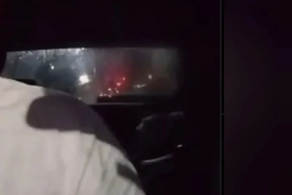 Imagem colorida, uber fotografando o momento durante a homofobia praticada por um passageiro - Metrópoles