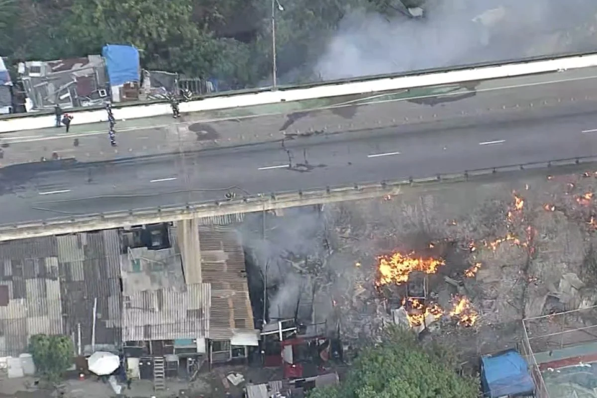 Incêndio destrói moradias de comunidade na Penha, na zona leste de SP 1 Incêndio na Penha