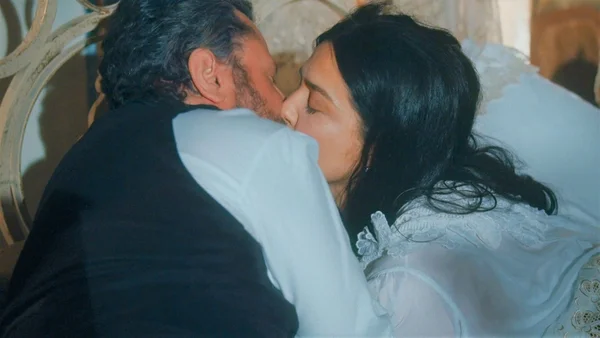 Teresa Cristina (Leticia Sabatella) e Pedro II (Selton Mello) em Nos Tempos do Imperador
