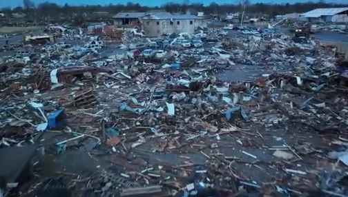 Vídeo: cidade de Mayfield “desaparece” devido a tornado de 300 km/h