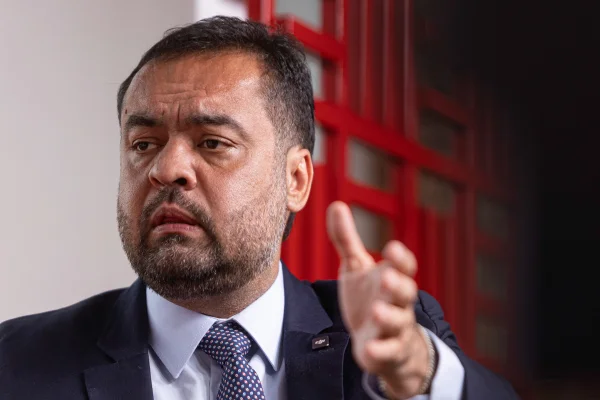 Castro planeja recorrer ao STF para tentar anular condenação do TSE