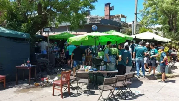 Antes da final, palmeirenses e flamenguistas brigam em Montevidéu