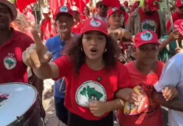 imagem colorida militante atropelada protesto recife