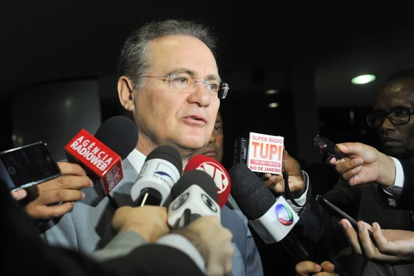 Renan Calheiros diz a artistas não haver uma ‘franja’ de indício para abrir impeachment