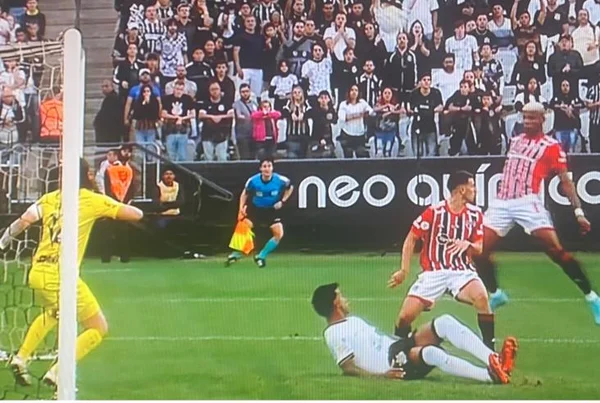 O Timão continua líder, mas sem o gostinho de ganhar um clássico