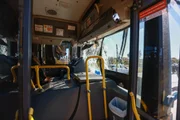 No total, 14 pessoas, entre passageiros e motoristas foram e transportadas para unidades hospitalares da região, enquanto outras nove passam por avaliação médica no local No total, 14 pessoas, entre passageiros e motoristas foram e transportadas para unidades hospitalares da região, enquanto outras nove passam por avaliação médica no local