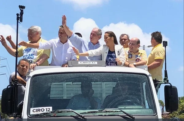 “Carreata da virada” em Fortaleza é penúltimo ato de campanha de Ciro