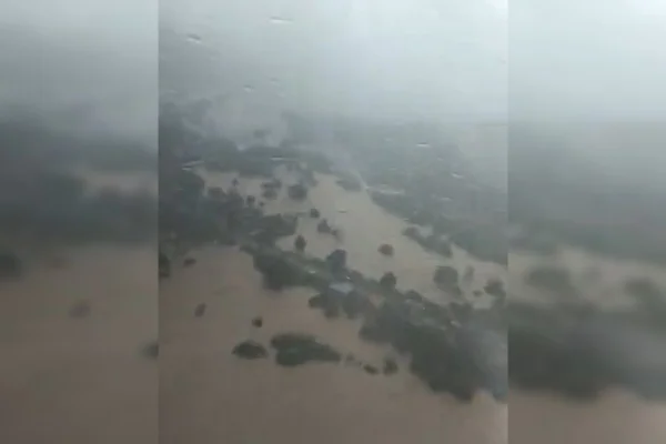 Chuva forte isola mil pessoas no sul da Bahia; veja vídeos