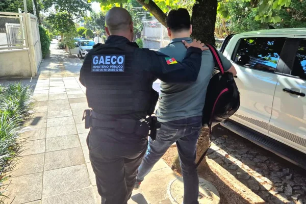 Imagem colorida, Professor de Direito denunciado por estupro contra 10 mulheres é preso - Metrópoles