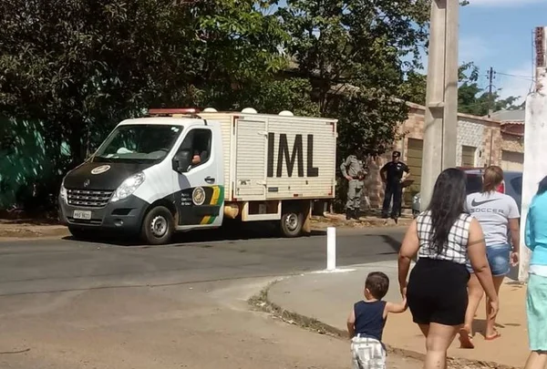 Em GO, filho asfixia e mata pai para salvar a mãe de facadas
