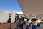 Fila dá a volta na capela durante despedida no Campo da Esperança