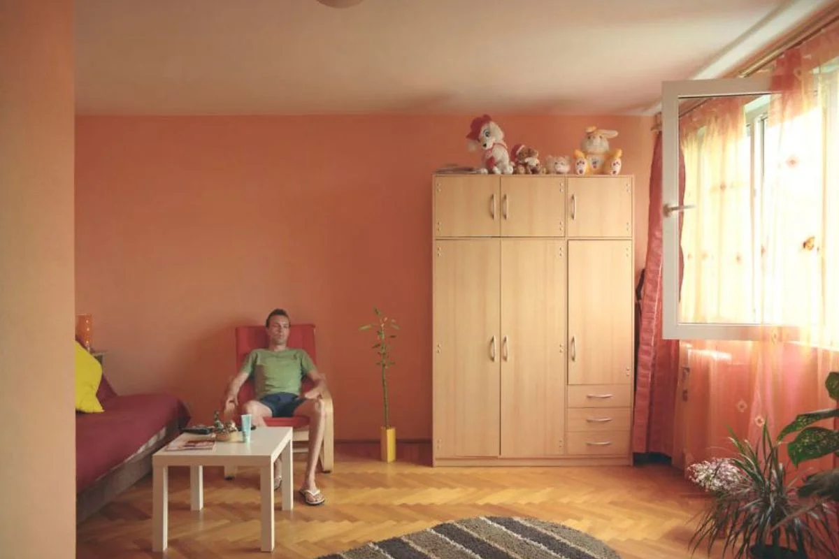 4º andar, apartamento 22 -Don Lukas (não deu seu nome, preferindo aparecer sob o pseudônimo), recém retornado da Espanha, mora junto com sua namorada 4º andar, apartamento 22 -Don Lukas (não deu seu nome, preferindo aparecer sob o pseudônimo), recém retornado da Espanha, mora junto com sua namorada