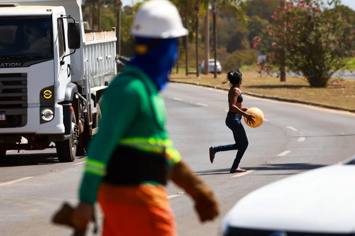 Caso as pessoas não tenham um local fixo para receber os objetos, os pertences serão encaminhados ao depósito localizado no SIA, Trecho 4, lotes 1380/1420 Caso as pessoas não tenham um local fixo para receber os objetos, os pertences serão encaminhados ao depósito localizado no SIA, Trecho 4, lotes 1380/1420