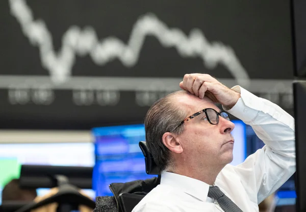 Bolsas da Europa operam em queda com falência de bancos nos EUA