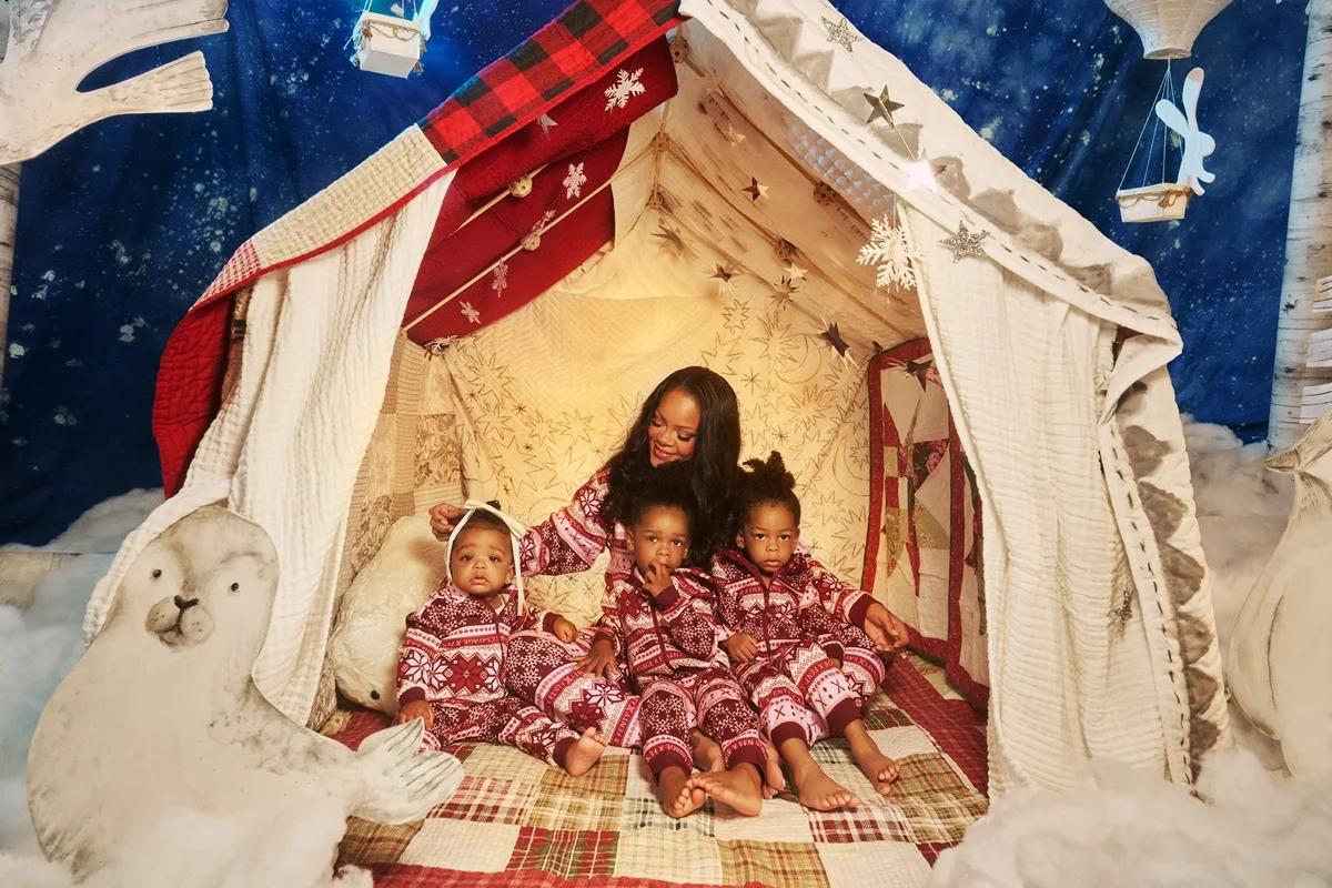 Rihanna encantou fãs ao mostrar os pequenos Rihanna encantou fãs ao mostrar os pequenos