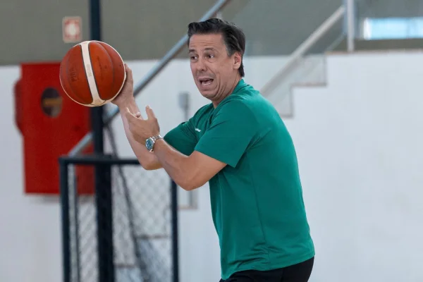 Helinho, técnico pentacampeão do NBB, projeta futuro na Seleção