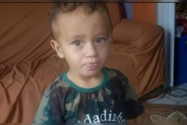 Foto mostra o menino Vitor Gabriel de Bonfim de Faria, que morreu atropelado em Curitiba