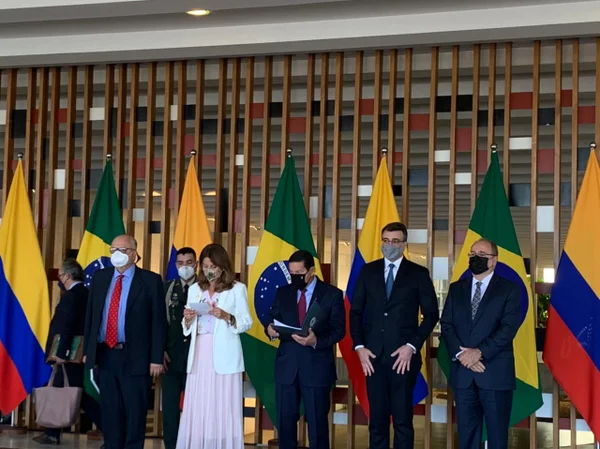 Mourão se reúne com vice-presidente da Colômbia, Marta Ramirez