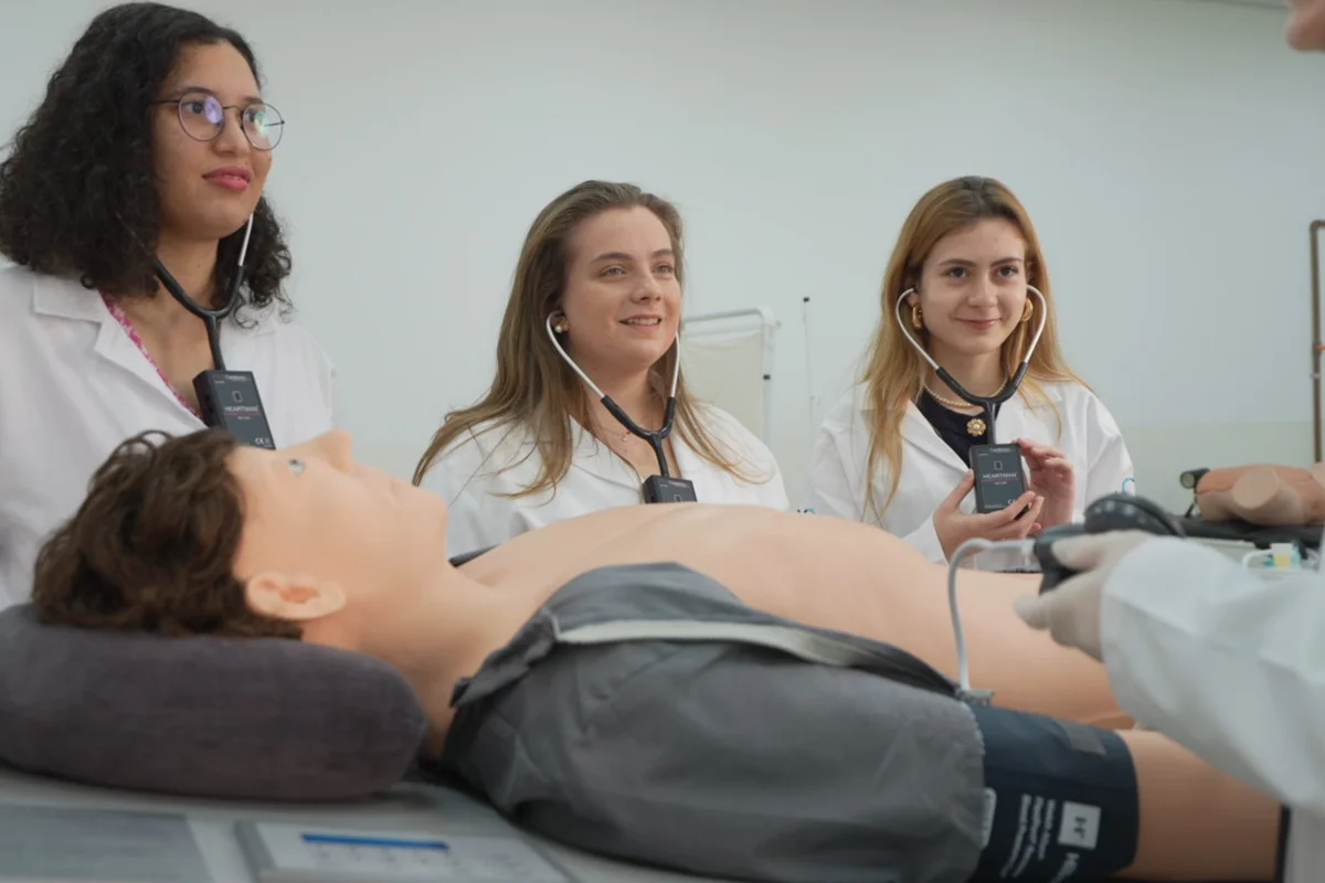 Lula assina MP e Enamed passa a ser obrigatório para médicos