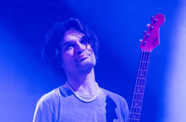 Guitarrista do Radiohead está internado em tratamento intensivo