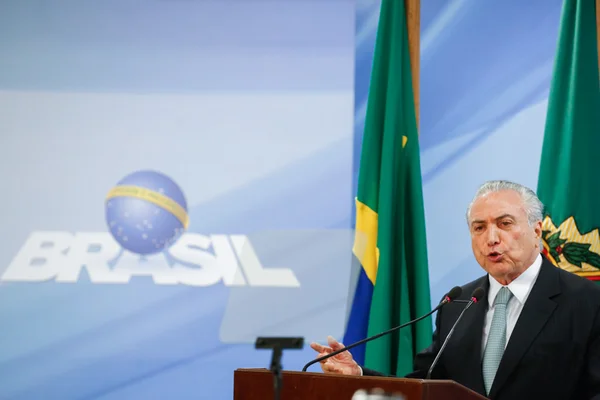 Governo vai liberar R$ 16 bilhões do PIS/Pasep para idosos
