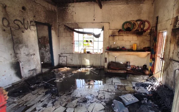 goias casa destruida pela fogo após tentativa de feminicidio