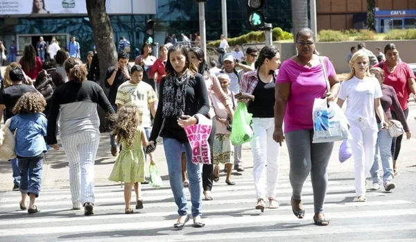 Pesquisa mostra que 86% das mulheres sofreram assédio em local público