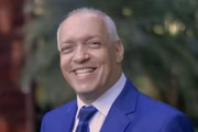 Pastor Eduardo Costa flagrado de calcinha e peruca vira piada na web