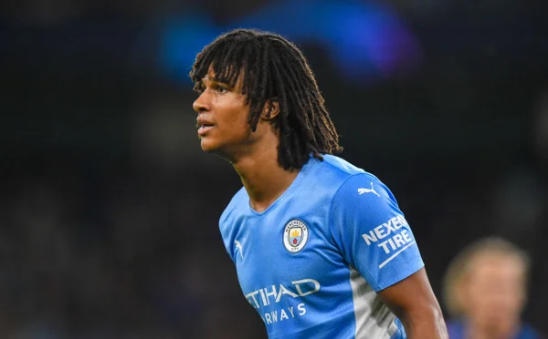 Nathan Aké, do Manchester City