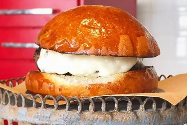 Chef brasiliense Gil Guimarães inaugura hamburgueria em São Paulo