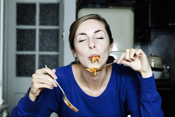 Carboidrato à noite engorda? Nutricionista cita mitos da alimentação