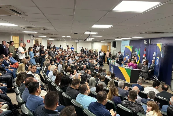Imagem colorida mostra auditorio da Alesp lotado em evento do PL, partido de Jair Bolsonaro - Metrópoles