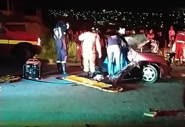 Acidente entre carros deixa três mortos e quatro feridos em Minas Gerais