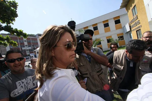 Sem diploma, embaixatriz acusada de matar marido vai para cela comum