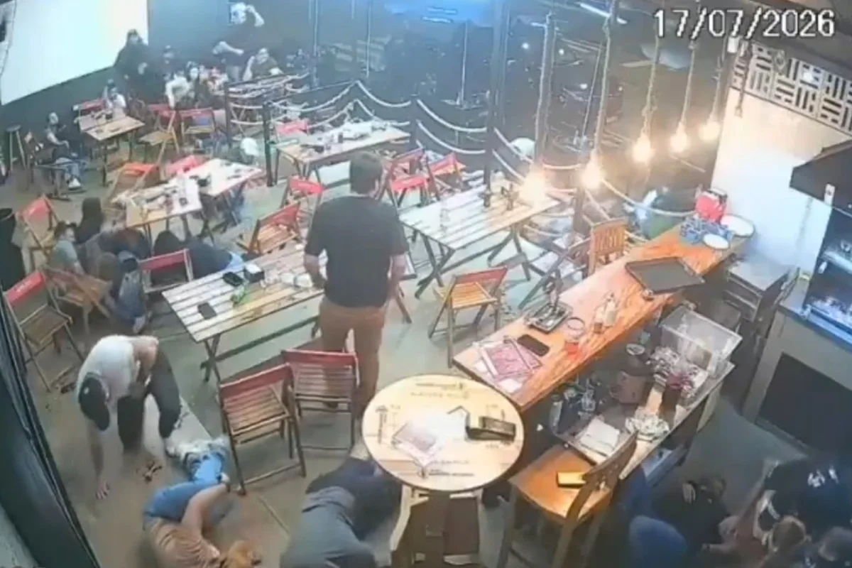 Dois mortos em tiroteio na loja de conveniência do Paraná