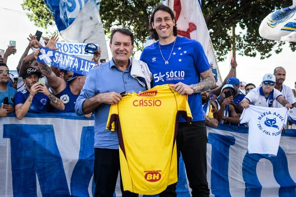 Imagem colorida da chegada de Cássio ao Cruzeiro - Metrópoles