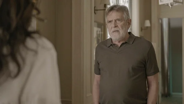 Bárbara (Alinne Moraes) e Santiago (José de Abreu) em Um Lugar ao Sol