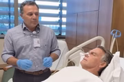 Jair Bolsonaro e médico em retirada de sonda do nariz no hospital DF Star