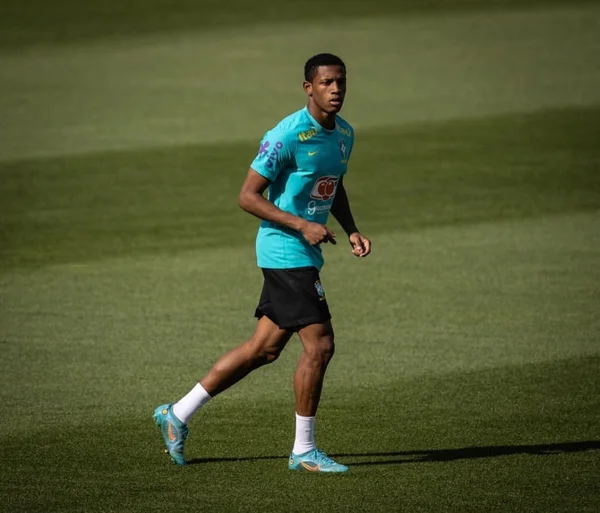 Imagem colorida de Danilo no treino da seleção brasileira