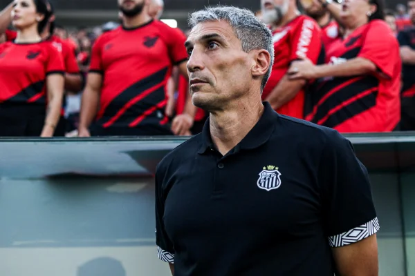 Vojvoda na partida diante do Athletico Paranaense