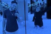 Jessie J e Chanan Colman posam juntos em piscina de bolinhas Jessie J e Chanan Colman posam juntos em piscina de bolinhas