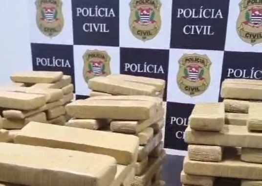 Foto colorida mostra tijolos de maconha apreendidos em Sorocaba, no interior de São Paulo - Metrópoles