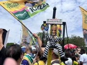 Ato em Brasília tem imagem de Moraes atrás das grades 