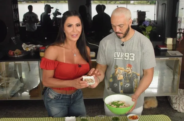 Gracyanne Barbosa e Belo ensinam receita de salpicão fit