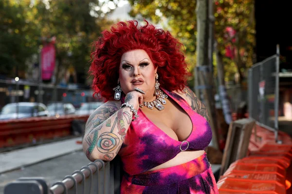 Maxi Shield, estrela de RuPaul’s Drag Race, morre aos 51 anos