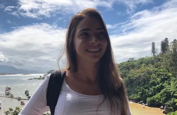 Ex-ginasta Lais Souza posta foto em pé e emociona os fãs