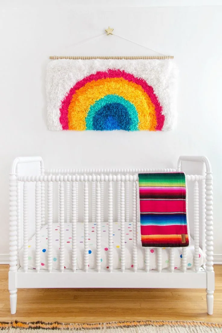 A tapeçaria com a imagem é destaque no quarto do bebê e agrega cor ao ambiente A tapeçaria com a imagem é destaque no quarto do bebê e agrega cor ao ambiente