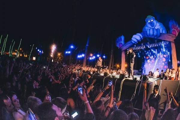 Matheus & Kauan esbanjam simpatia e simplicidade em show na cidade