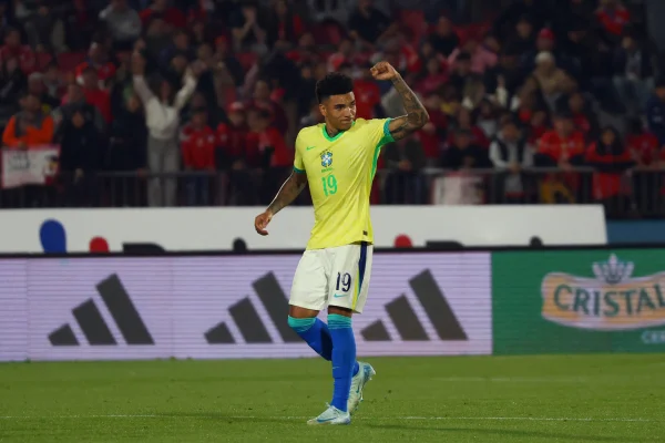 Foto colorida de Igor Jesus, atacante da Seleção Brasileira e do Botafogo, durante o duelo entre Brasil x Peru - Metrópoles