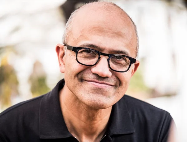 imagem colorida CEO da Microsoft Satya Nadella - Metrópoles